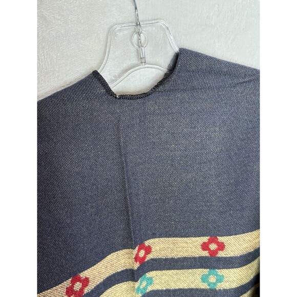 Urban CoCo Shawl Poncho Wrap Cape Reversible Fringe Tassel Aztec Western - Picture 6 of 13